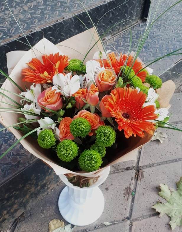 Букет цветов из: Герберы, Хризантемы, Альстромерии и Розы в Кизляре Республики Дагестан