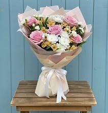 Букет цветов из:  Гвоздики, Орхидеи и Розы в Кизляре Республики Дагестан