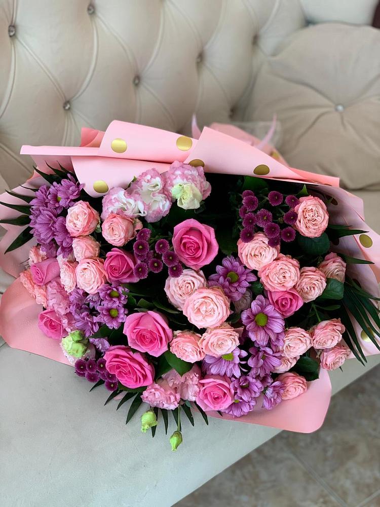 Букет цветов из: Хризантемы, Розы и Лизиантусы в Кизляре Республики Дагестан