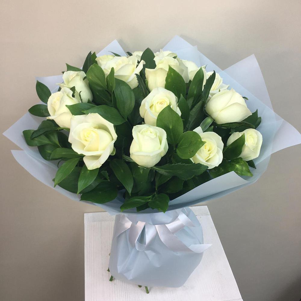 Букет 15 Белых роз Проуд в Кизляре Республики Дагестан