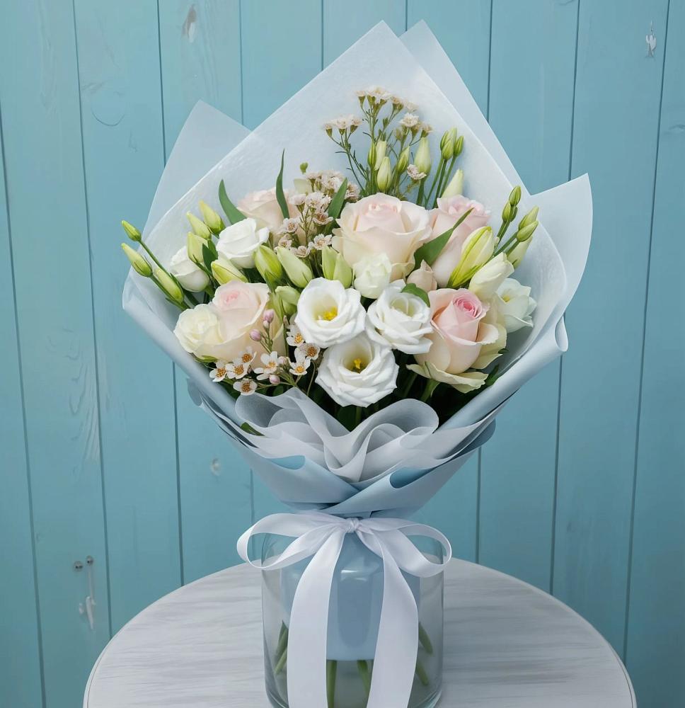 Букет цветов из: Розы и Лизиантусы в Кизляре Республики Дагестан