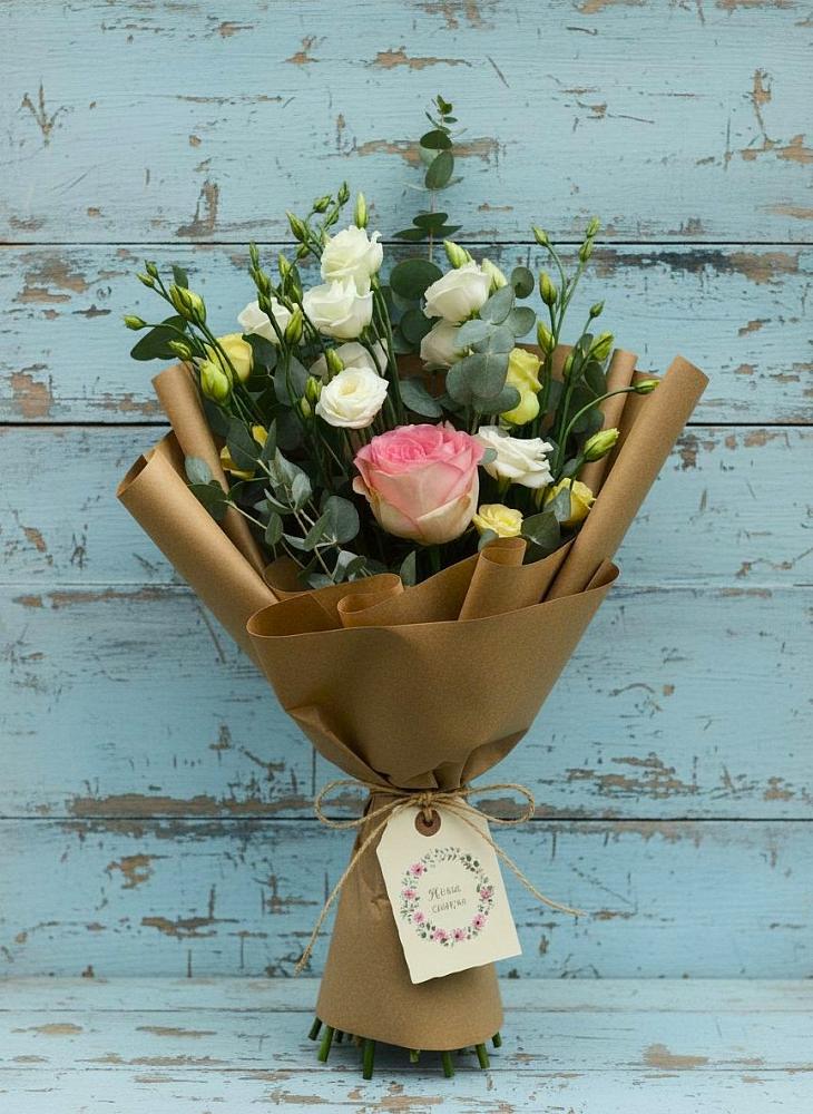 Букет цветов из: Розы и Лизиантусы в Кизляре Республики Дагестан