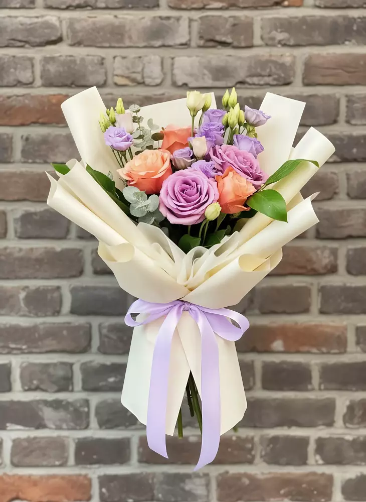 Букет цветов из: Лизиантусы и Розы в Кизляре Республики Дагестан