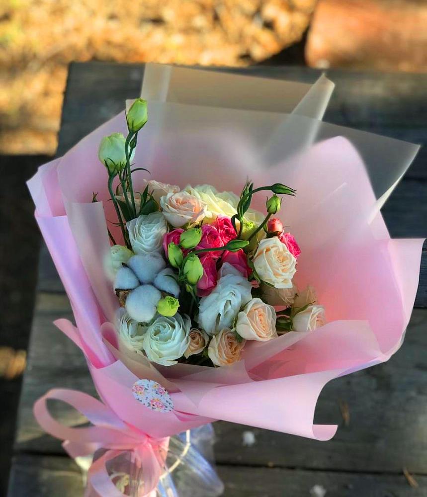 Букет цветов из: Розы и Лизиантусы в Кизляре Республики Дагестан