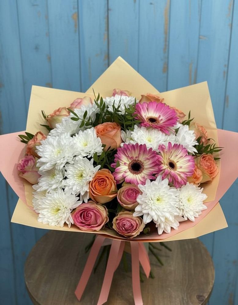 Букет цветов из: Розы, Герберы и Хризантемы в Кизляре Республики Дагестан