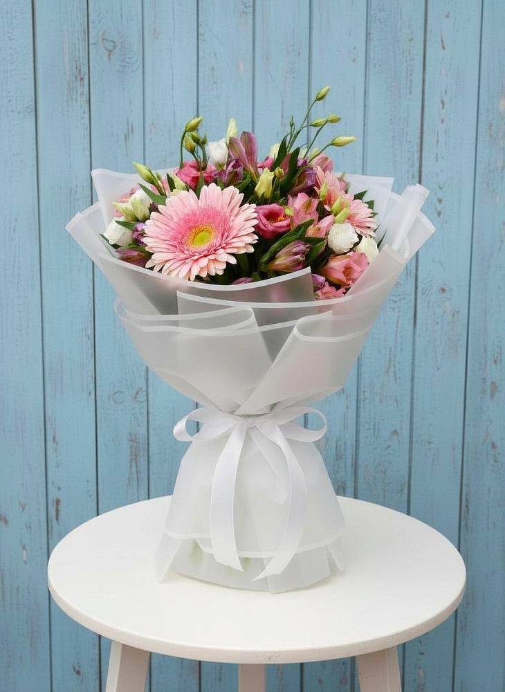 Букет цветов из: Герберы, Альстромерии и Лизиантусы в Кизляре Республики Дагестан