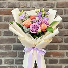 Букет цветов из:  Лизиантусы и Розы в Кизляре Республики Дагестан