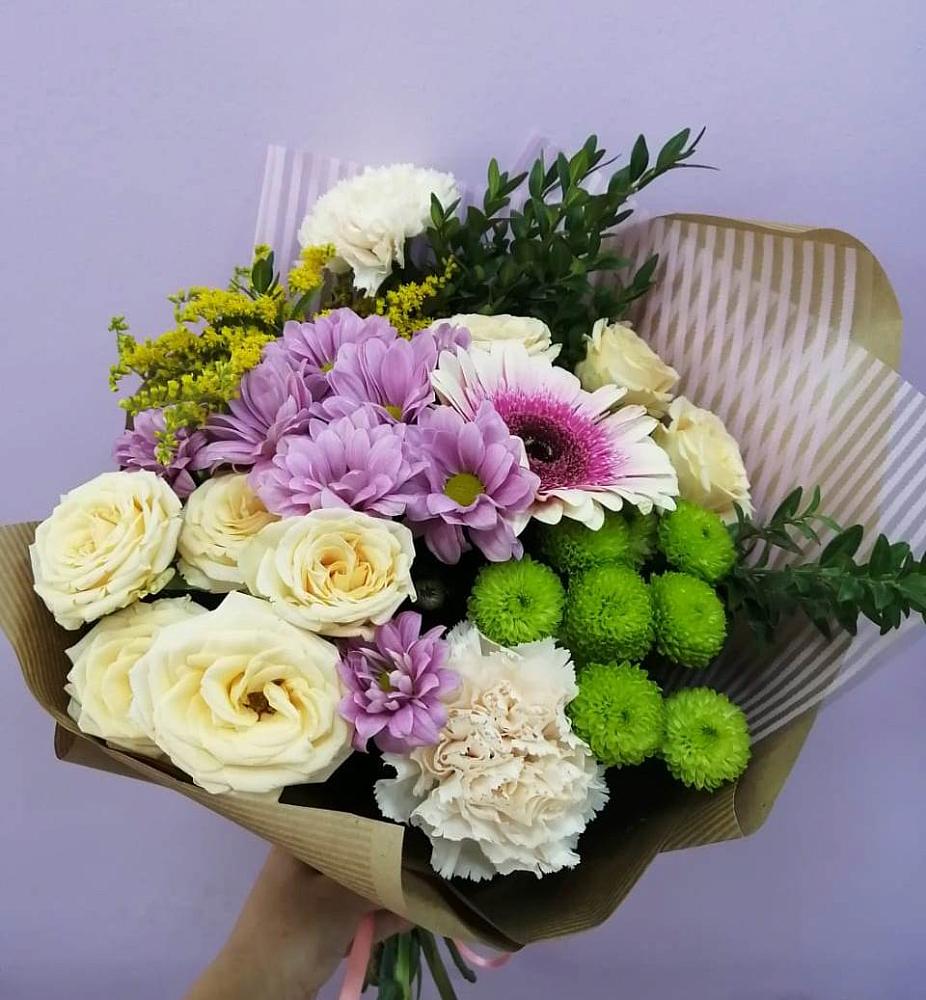 Букет цветов из: Хризантемы, Розы, Гвоздики и Герберы в Кизляре Республики Дагестан