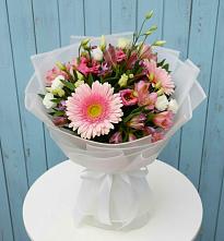 Букет цветов из:  Герберы, Альстромерии и Лизиантусы в Кизляре Республики Дагестан