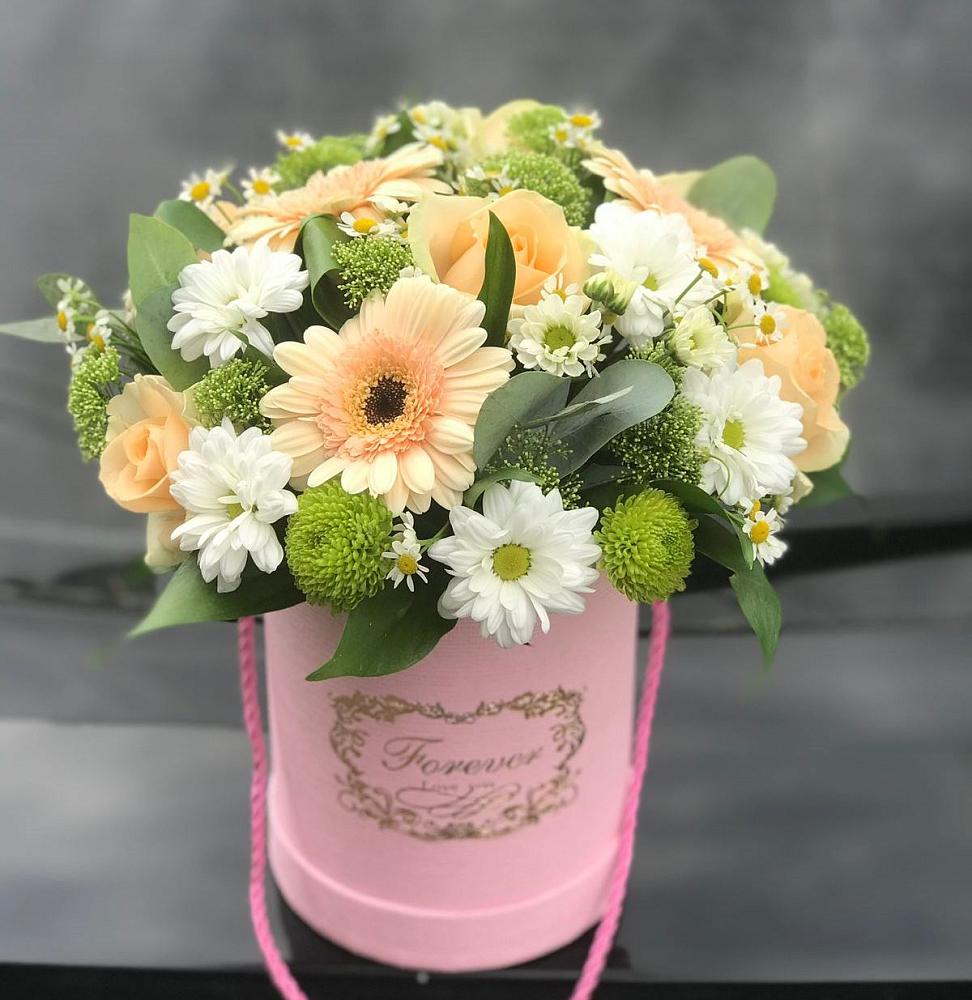 Цветочная композиция из Розы, Герберы и Хризантемы в шляпной коробке в Кизляре Республики Дагестан