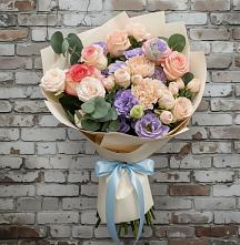 Букет цветов из:  Розы, Лизиантусы и Гвоздики в Кизляре Республики Дагестан